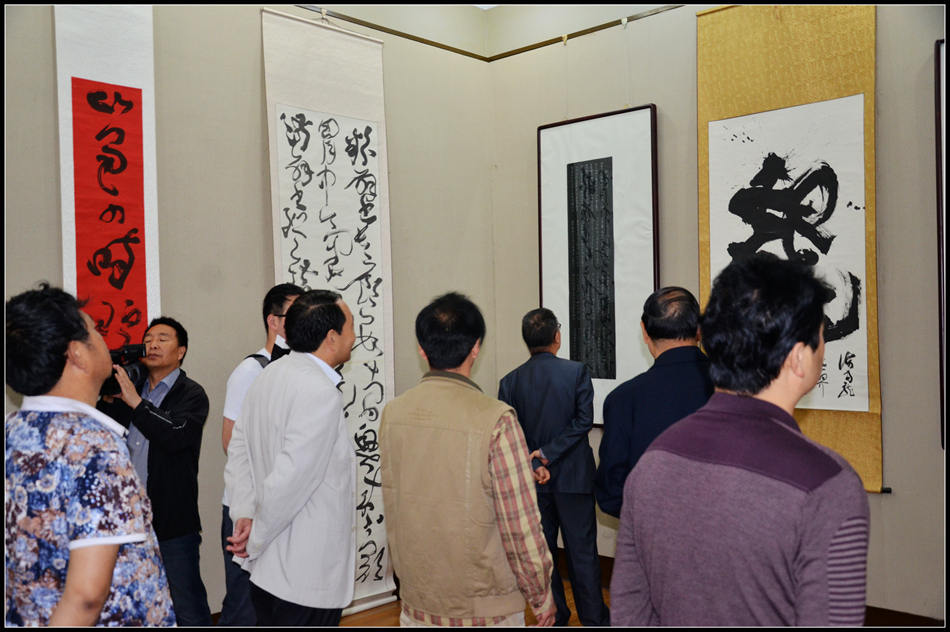 天水书画院,市老年大学有关负责人及我市文化,新闻,书法界人士及刘晖